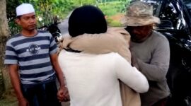 Tangkapan layar video kepulangan salah satu penumpang KM Virgo Transport 8 asal Sampang yang selamat dari tragedi tenggelam. (KLIKMADURA)
