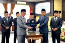 Bupati dan Ketua DPRD Pamekasan foto bersama usai menandatangani nota kesepakatan perubahan KUA dan PPAS APBD tahun 2026. (KLIKMADURA)