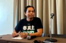 Wakil Direktur Persebaya Surabaya, Nanang Priyanto saat diwawancara awak media. (LAILIYATUN NURIYAH / KLIKMADURA)