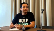Wakil Direktur Persebaya Surabaya, Nanang Priyanto saat diwawancara awak media. (LAILIYATUN NURIYAH / KLIKMADURA)