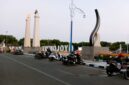 Sejumlah muda-mudi menikmati suasana senja  di Alun-alun Sampang. (KLIKMADURA)