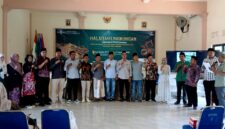 Ketua Lakpesdam PCNU Sumenep, Siswadi memimpin Deklarasi Gerakan Masyarakat Sumenep Peduli Lingkungan. (KLIKMADURA)