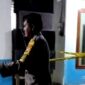 Polisi melakukan olah TKP dugaan penganiayaan di Kecamatan Tambelangan, Sampang. (KLIKMADURA)