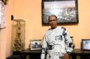 Hannan, pembina Musik Daul Semut Ireng saat ditemui di kediamannya. (KLIKMADURA)