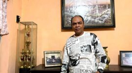 Hannan, pembina Musik Daul Semut Ireng saat ditemui di kediamannya. (KLIKMADURA)