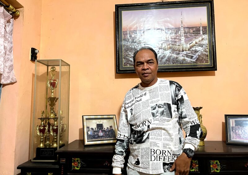 Hannan, pembina Musik Daul Semut Ireng saat ditemui di kediamannya. (KLIKMADURA)