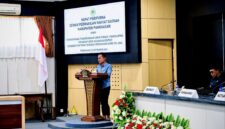 Sekertaris Fraksi Gelora Perjuangan, Nadi Mulyadi, saat menyampaikan pandangan umum fraksi pada rapat paripurna beberapa waktu lalu. (MOH. IQBALUL KHAVEI MZ / KLIKMADURA)