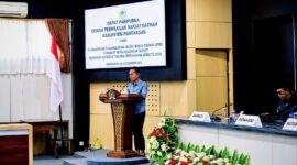 Sekertaris Fraksi Gelora Perjuangan, Nadi Mulyadi, saat menyampaikan pandangan umum fraksi pada rapat paripurna beberapa waktu lalu. (MOH. IQBALUL KHAVEI MZ / KLIKMADURA)