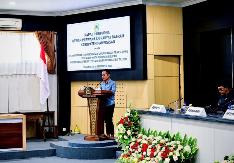 Sekertaris Fraksi Gelora Perjuangan, Nadi Mulyadi, saat menyampaikan pandangan umum fraksi pada rapat paripurna beberapa waktu lalu. (MOH. IQBALUL KHAVEI MZ / KLIKMADURA)
