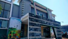Gedung kantor Disdikbud Pamekasan tampak dari depan. (LAILIYATUN NURIYAH/KLIK MADURA)