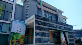 Gedung kantor Disdikbud Pamekasan tampak dari depan. (LAILIYATUN NURIYAH/KLIK MADURA)