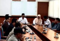 Pemkab Sampang saat menggelar rapat koordinasi bersama 12 pengelola SPBU membahas pelayanan dan penyaluran BBM bersubsidi. (ISTIMEWA)