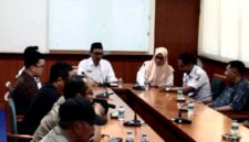 Pemkab Sampang saat menggelar rapat koordinasi bersama 12 pengelola SPBU membahas pelayanan dan penyaluran BBM bersubsidi. (ISTIMEWA)