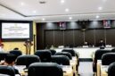 Wakil Bupati Pamekasan, H. Sukriyanto saat menyampaikan jawaban terhadap pandangan umum fraksi tentang perubahan APBD tahun 2026. (MOH. IQBALUL KHAVEI MZ / KLIKMADURA)