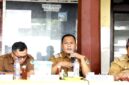 Ketua Satgas MBG Pamekasan Sukriyanto saat memberikan keterangan terkait legalitas bangunan dapur SPPG. (LAILIYATUN NURIYAH/KLIK MADURA)