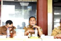 Ketua Satgas MBG Pamekasan Sukriyanto saat memberikan keterangan terkait legalitas bangunan dapur SPPG. (LAILIYATUN NURIYAH/KLIK MADURA)