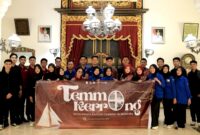 Paguyuban Kacong Cebbing foto bersama di Keraton Sumenep. (KLIKMADURA)
