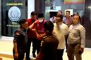 Mantan Kepala Dinas Pendidikan (Dispendik) Kabupaten Sampang, Mohammad Fadeli saat diamankan Kejari Sampang beberapa waktu lalu. (DOK. KLIKMADURA)