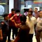 Mantan Kepala Dinas Pendidikan (Dispendik) Kabupaten Sampang, Mohammad Fadeli saat diamankan Kejari Sampang beberapa waktu lalu. (DOK. KLIKMADURA)