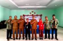 Kepala Disdikbud Pamekasan, Basri Yulianto didampingi Kabid Pembinaan SD, Ridwan dan jajaran lainnya foto bersama usai pembukaan FTBI. (KLIKMADURA)