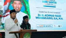 Bupati Sumenep Achmad Fauzi Wongsojudo menyampaikan sambutan saat Kick Off Peringatan HSN 2026 yang digelar PCNU Sumenep. (KLIKMADURA)