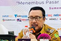Kepala Dinas Pemberdayaan Masyarakat dan Desa (DPMD) Kabupaten Sumenep, Achmad Dzulkarnain saat menghadiri Raker SMSI Sumenep. (KLIKMADURA)