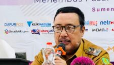Kepala Dinas Pemberdayaan Masyarakat dan Desa (DPMD) Kabupaten Sumenep, Achmad Dzulkarnain saat menghadiri Raker SMSI Sumenep. (KLIKMADURA)