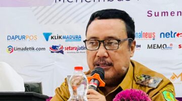 Kepala Dinas Pemberdayaan Masyarakat dan Desa (DPMD) Kabupaten Sumenep, Achmad Dzulkarnain saat menghadiri Raker SMSI Sumenep. (KLIKMADURA)