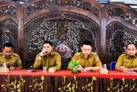 Plt Kepala DPRKP Pamekasan saat memberikan arahan dihadapan kepala desa dan lurah se-Kecamatan kota Pamekasan, Rabu (6/10/2026).