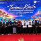 Jajaran pimpinan PLN UP3 Madura foto bersana dengan lima penerima penghargaan. (KLIKMADURA)