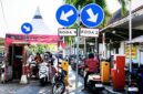 Pengendara saat antri di tempat parkir RSUD Smart Pamekasan. (MOH. IQBALUL KUAVEI MZ / KLIKMADURA)