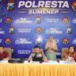 Kapolresta Sumenep Kombes Pol. Ariek Indra Sentanu saat memimpin pres rilis Operasi Sikat Semeru 2026. (HUMAS POLRESTA SUMENEP FOR KLIKMADURA)