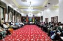 Suasana saat puluhan ulama menyampaikan aspirasi kepada bupati dan forkopimda di Ruang Peringgitan Dalam, Mandhapa Agung Ronggosukowati Pamekasan. (MOH. IQBALUL KHAVEI MZ / KLIKMADURA)