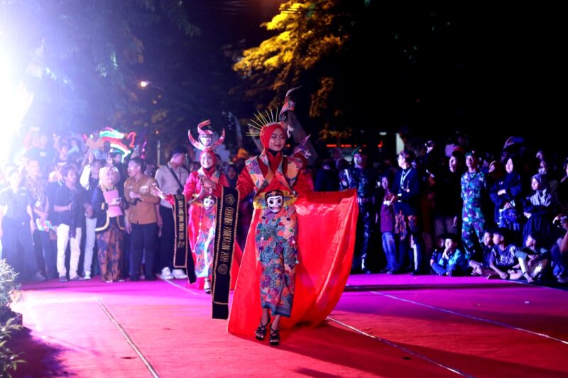 Peragaan busana batik saat Harjad Pamekasan beberapa tahun lalu. (DOK. KLIKMADURA)