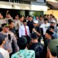 Puluhan aktivis saat aksi demonstrasi di depan Kantor Bupati Pamekasan, Kamis (1/10/2026).