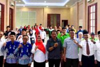 Peserta bimtek pengelolaan dan pertanggungjawaban bantuan keuangan partai politik foto bersama usai kegiatan. (KLIKMADURA)