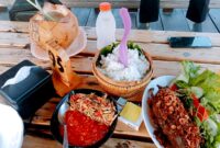 Sajian kuliner bebek songkem di salah satu rumah makan di Kabupaten Sampang. (ALI MUCHTAR / KLIKMADURA)