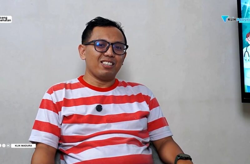 Dokter Umum Puskesmas Pademawu Pamekasan dr. Ahmad Kusairi, saat siniar dalam Program Bincang Kesehatan Klik Madura. (ISTIMEWA)