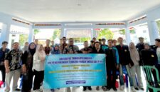 Peserta Kuliah Kerja Nyata Tematik (KKNT) Fakultas Pertanian foto bersama di Balai Kelurahan Gunongsekar, Kecamatan Sampang, Sabtu (3/10/2026).