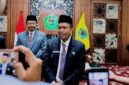 Sekretaris Daerah (Sekda) Pamekasan Taufikurrachman saat menyampaikan keterangan pers. (MOH. IQBALUL KHAVEI MZ / KLIKMADURA)