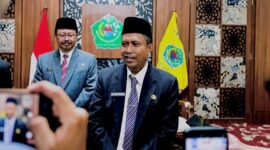Sekretaris Daerah (Sekda) Pamekasan Taufikurrachman saat menyampaikan keterangan pers. (MOH. IQBALUL KHAVEI MZ / KLIKMADURA)