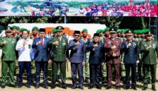 Jajaran Forkopimda foro bersama usai ucapara HUT TNI ke-81 di Lapangan Makodim 0826/Pamekasan, Senin (5/10/2026).
