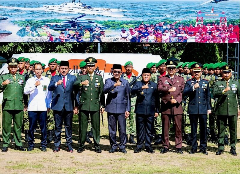 Jajaran Forkopimda foro bersama usai ucapara HUT TNI ke-81 di Lapangan Makodim 0826/Pamekasan, Senin (5/10/2026).