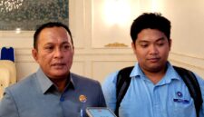 Kowil BGN Pamekasan Haryanto Rahmansyah Tri Arif bersama Ketua Satgas MBG Pamekasan H. Sukriyanto saat sesi wawancara beberapa waktu lalu (LAILIYATUN NURIYAH/KLIK MADURA).