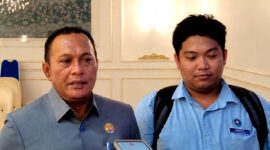 Kowil BGN Pamekasan Haryanto Rahmansyah Tri Arif bersama Ketua Satgas MBG Pamekasan H. Sukriyanto saat sesi wawancara beberapa waktu lalu (LAILIYATUN NURIYAH/KLIK MADURA).