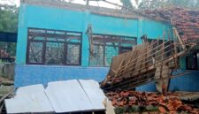 Kondisi SDN Mandulang 2 yang mengalami rusak parah. (KLIKMADURA)