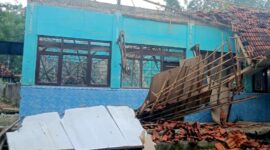 Kondisi SDN Mandulang 2 yang mengalami rusak parah. (KLIKMADURA)