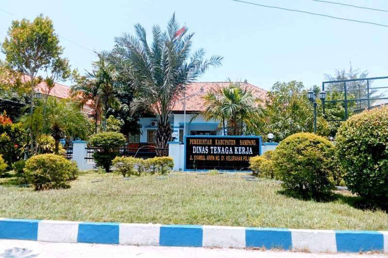 Kantor Dinas Tenaga Kerja Kabupaten Sampang. (DOK. KLIKMADURA)