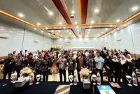 Pemateri dan seluruh peserta pertemuan terkait pencegahan NAPZA pada remaja di Ballroom Hotel Cahaya Berlian, Kamis (8/10/2026). (LAILIYATUN NURIYAH/KLIK MADURA)