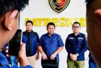 Kasatreskrim Polres Pamekasan, AKP Yoyok Hardianto (tengah) saat menggelar konferensi pers, Kamis (8/10/2026).